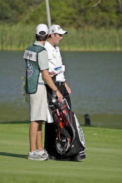 Photo Golfer and caddy